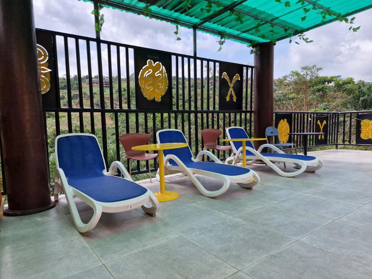 Cactus Creek Hotel Aburi エクステリア 写真