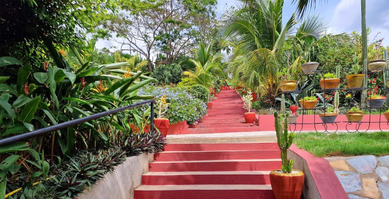 Cactus Creek Hotel Aburi エクステリア 写真