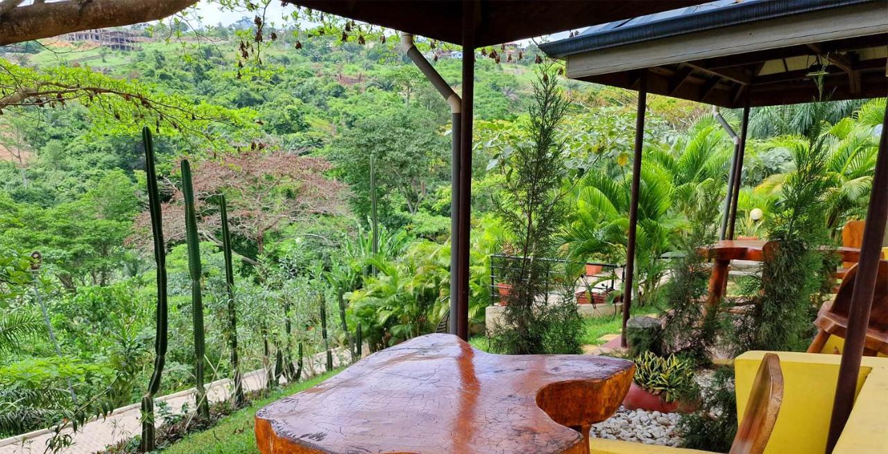 Cactus Creek Hotel Aburi エクステリア 写真