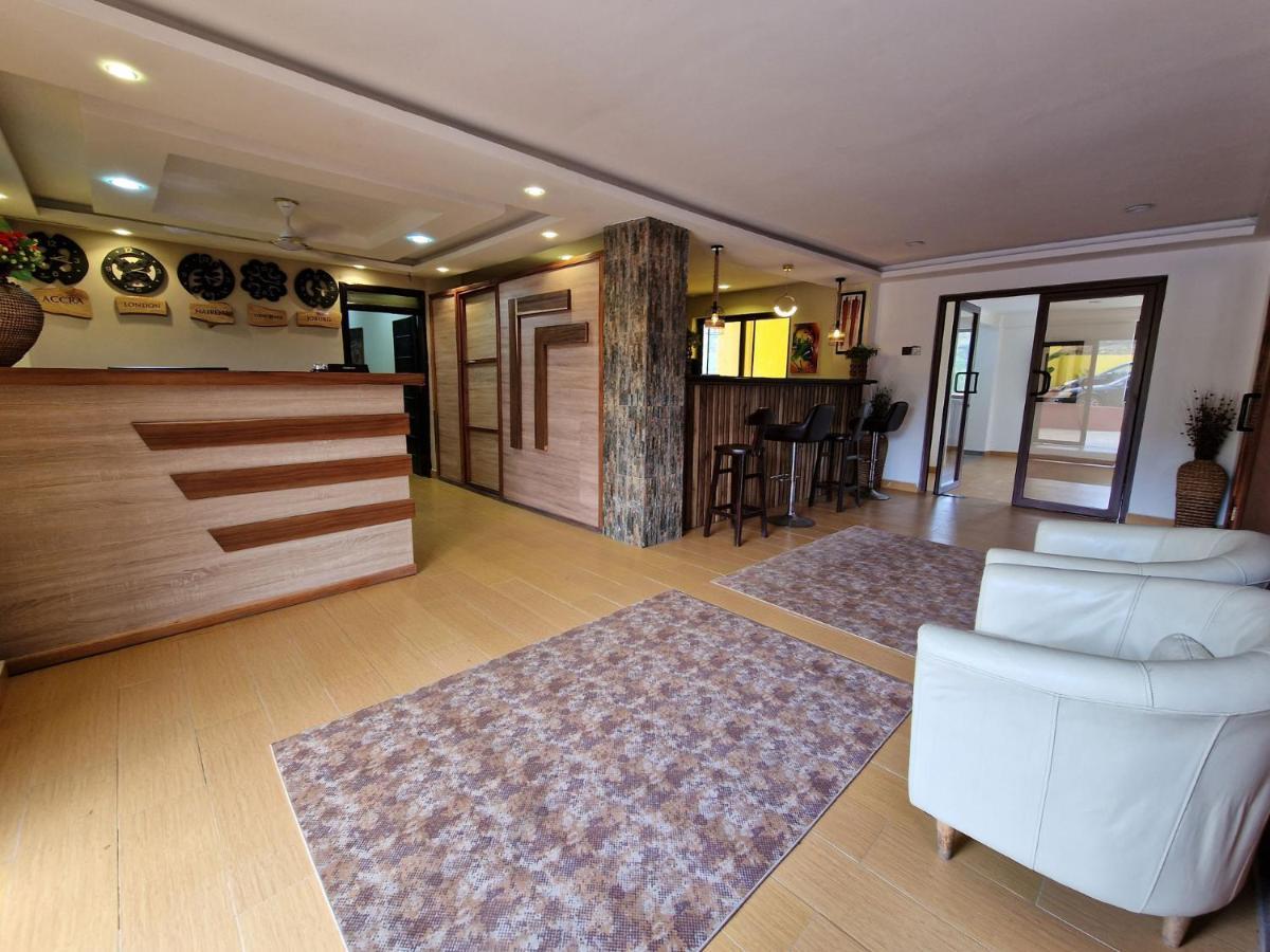 Cactus Creek Hotel Aburi エクステリア 写真