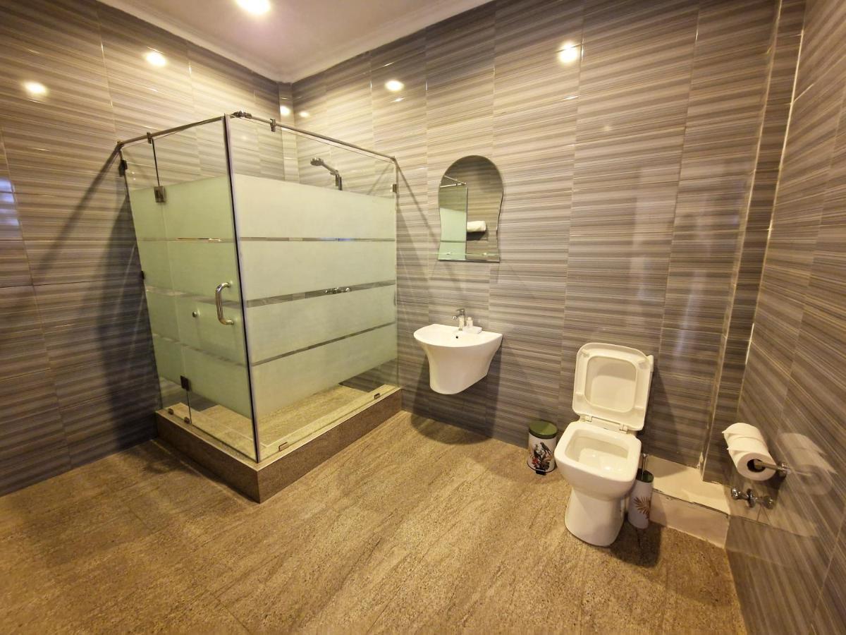 Cactus Creek Hotel Aburi エクステリア 写真