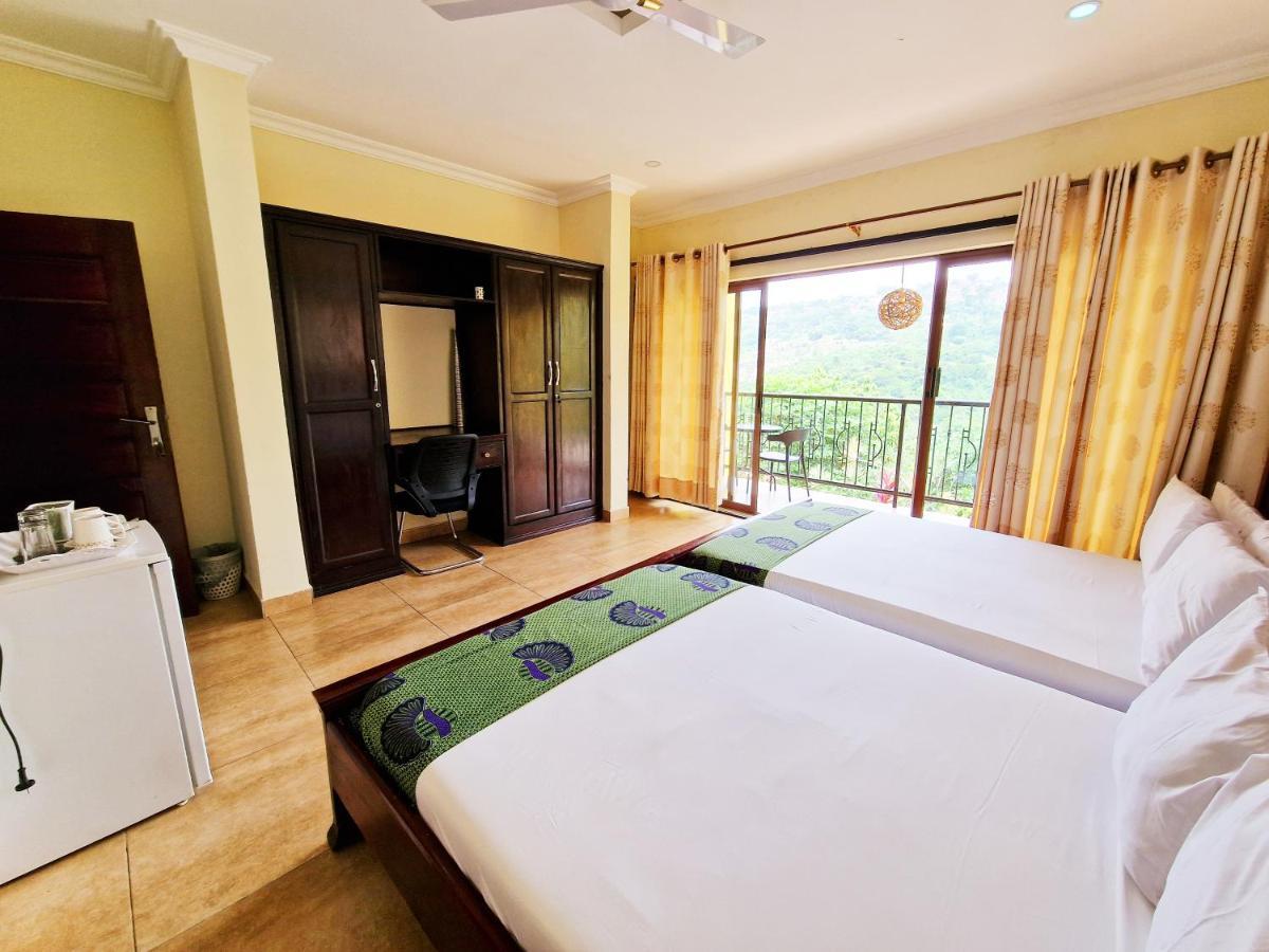 Cactus Creek Hotel Aburi エクステリア 写真