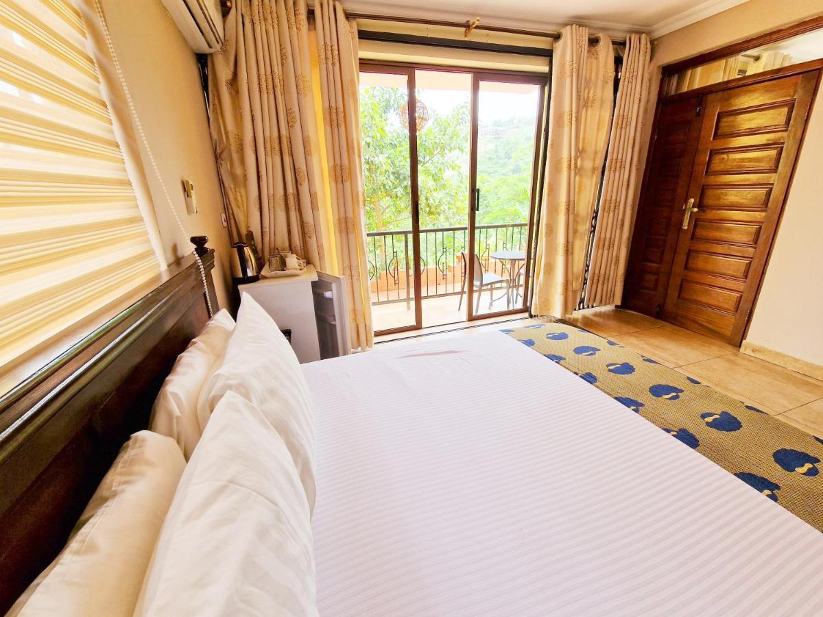 Cactus Creek Hotel Aburi エクステリア 写真